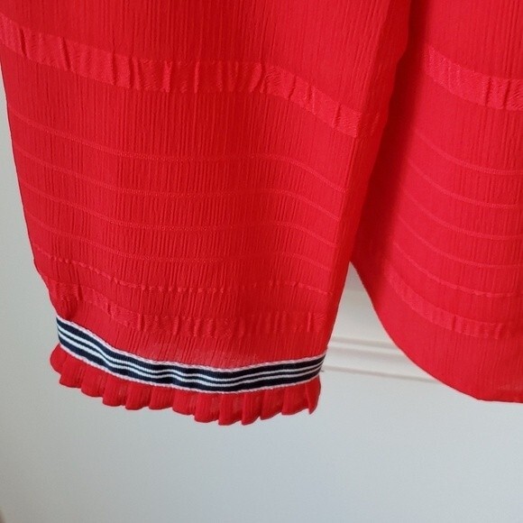 NWOT TALBOTS RED TOP SIZE MEDIUM RUFFLE NECK GROSGRAIN CRINKLE - Picture 3 of 10